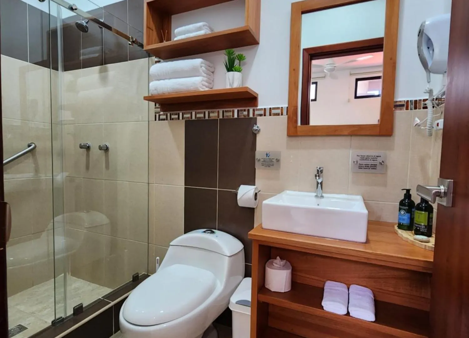 Casa Galapagos By Hostal Fragata Puerto Ayora  Pensión